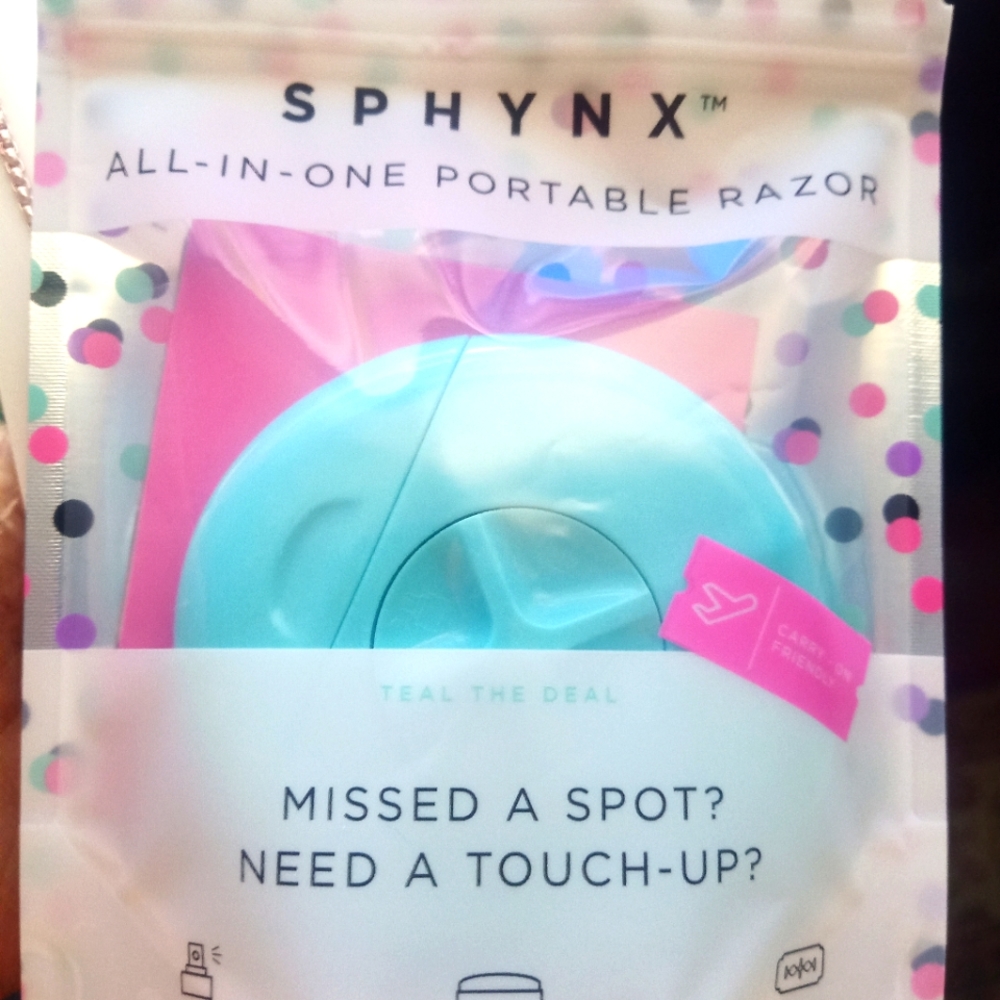 Sphynx All-in-One portable razor